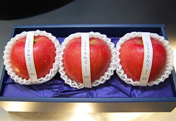 高徳りんご３玉ギフトボックス