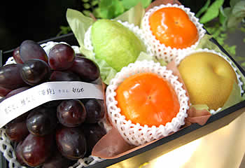 華美ぶどう、和梨、洋梨、柿など特選フルーツお詰め合わせ