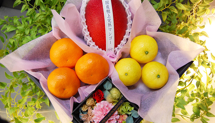 母の日フルーツ「brightbox」、マンゴー、季節のみかん、黄金柑、フラワーBOX