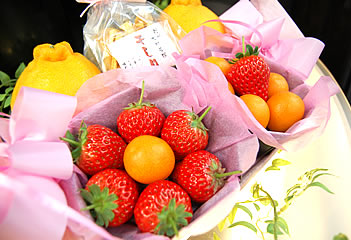 フルーツかご入り